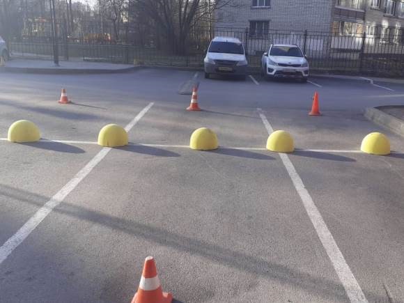 Бетонные ограничители парковки